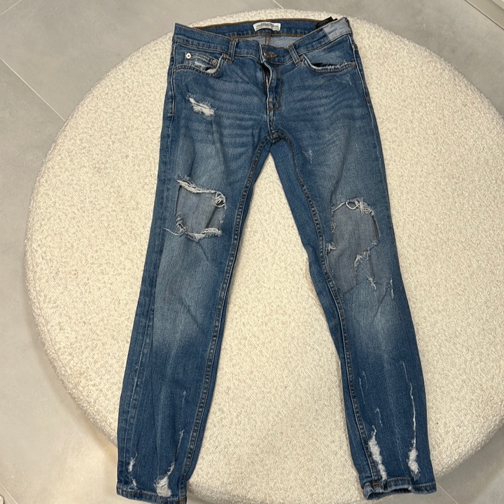 Zara ripped low rise, ankle tapered jeans.